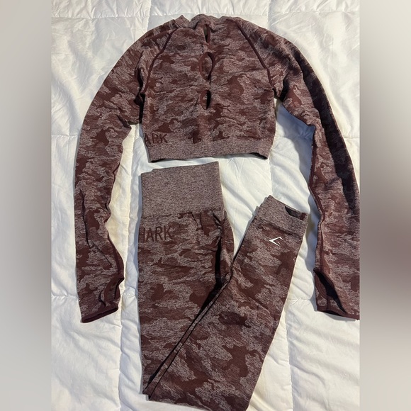 Gymshark Women Adapt Camo Set - Picture 5 of 5